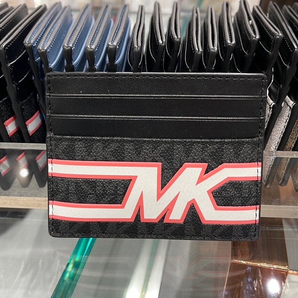 MICHAEL KORS MENS
Cooper Graphic Logo Tall Card Case
Style# 36S3LCOD2B
PINK
NWT - Picture 16 of 16